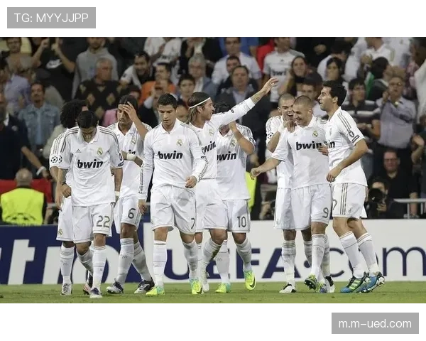 边中结合进攻失效 皇马肋部渗透被本菲卡完全限制 边中结合进攻失效 皇马肋部渗透被本菲卡完全限制